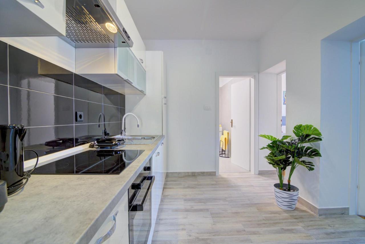 Apartments Maria Сен Екстериор снимка